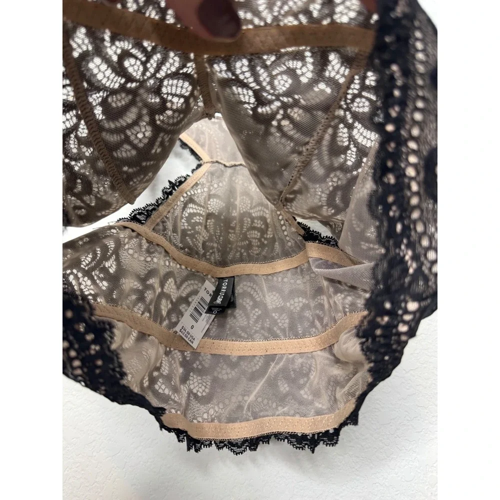 Torrid Curve Black Nude Lace Racerback Unlined Bralette Size 0 / Large‎ NEW